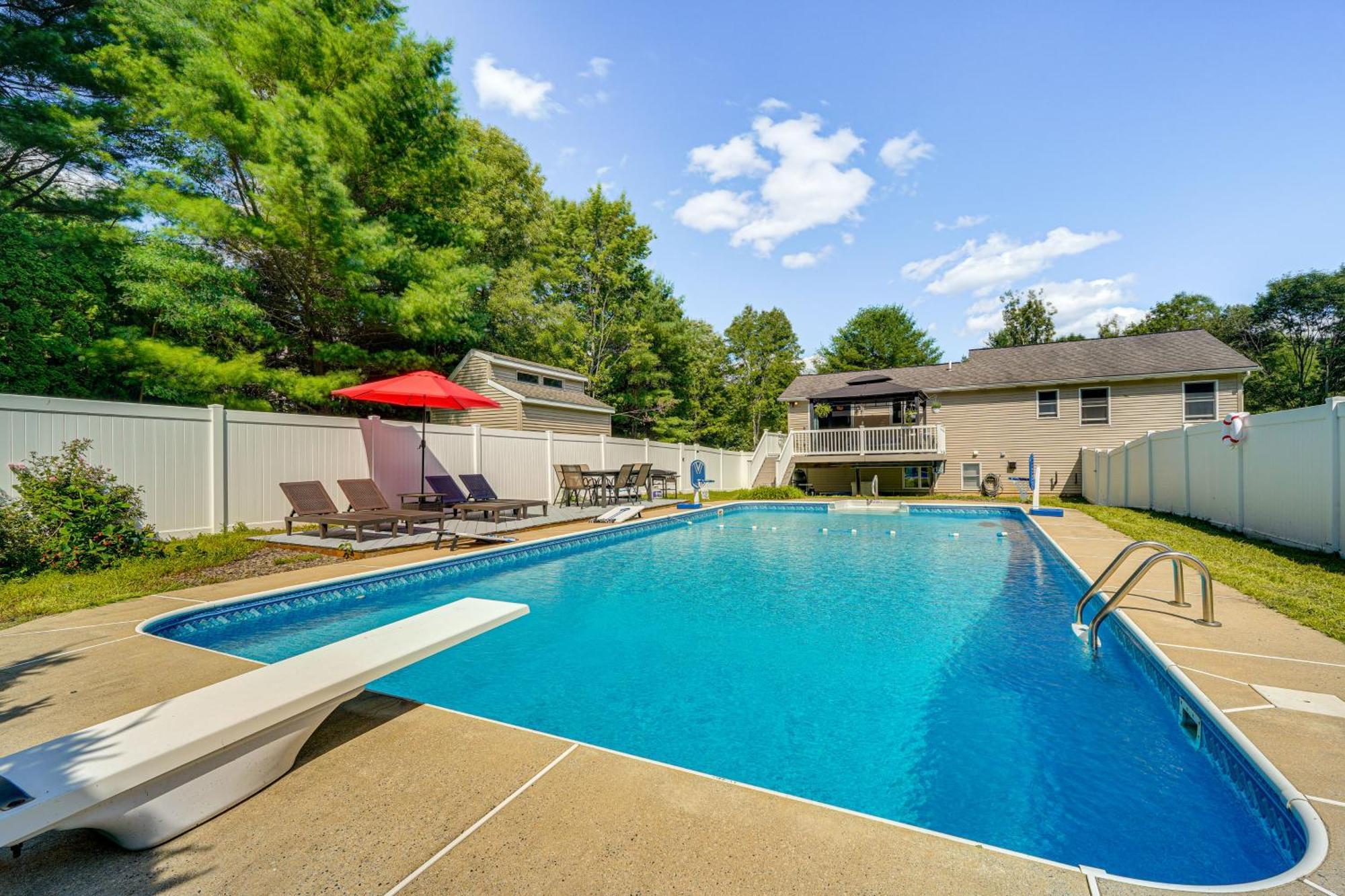 Kunkletown Family With Private Pool And Yard! Effort