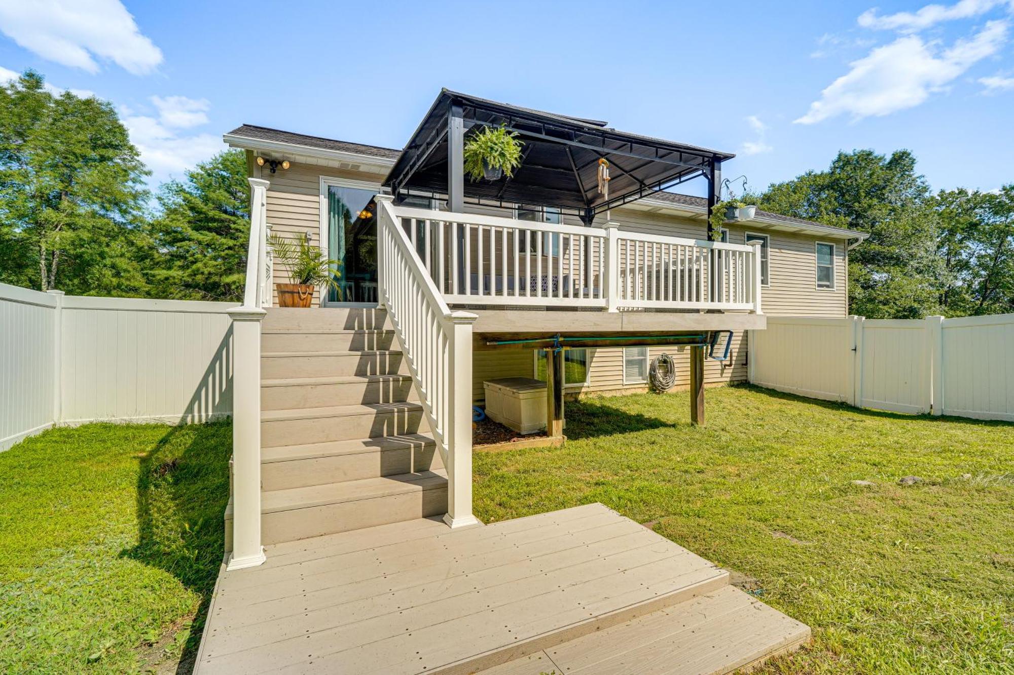 Kunkletown Family With Private Pool And Yard! Effort