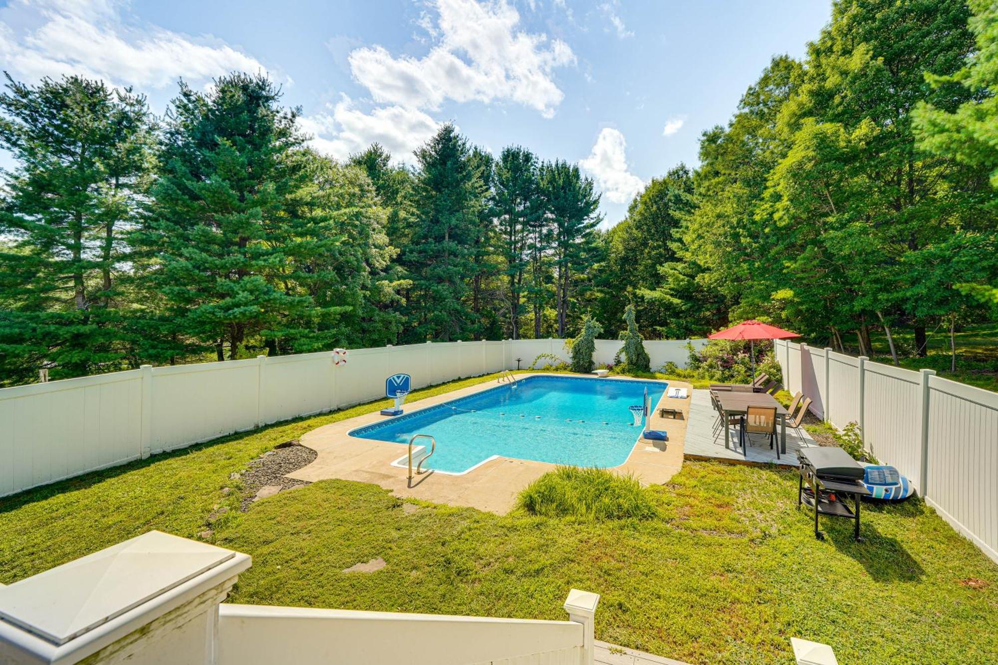 Kunkletown Family With Private Pool And Yard! Holiday home